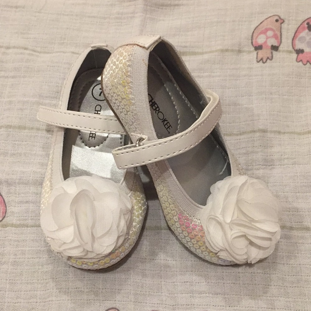 Toddler girls size 7 shoes. Gently used.